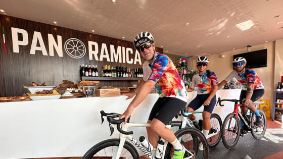 Via Panoramica, ciclisti al bar
