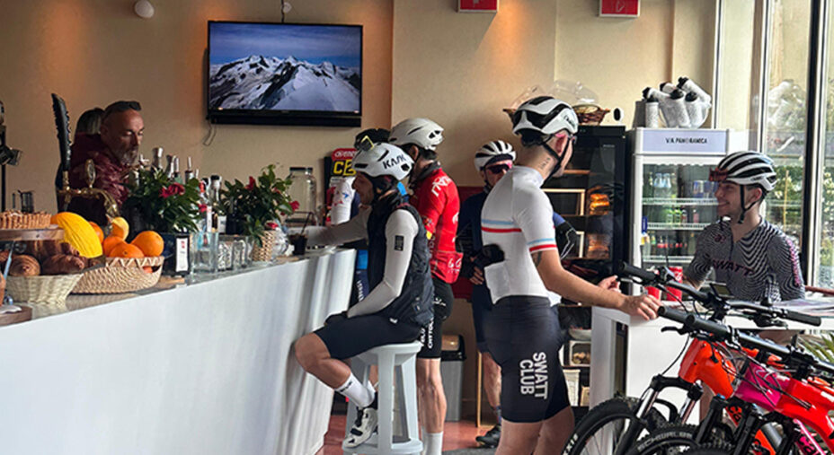 Via Panoramica, ciclisti al bar