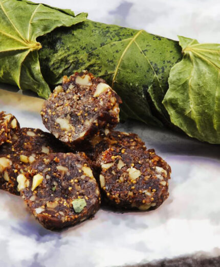 Il lonzino di fichi è un dolce fatto con fichi secchi, noci e mandorle (foto CiboToday)