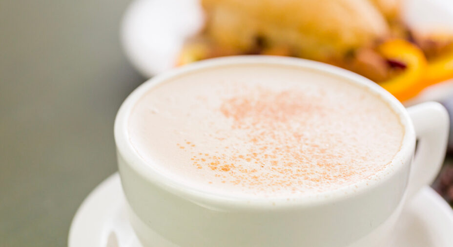 Merenda di autunno, alimentazione,, latte chai benessere  (depositphotos.com)