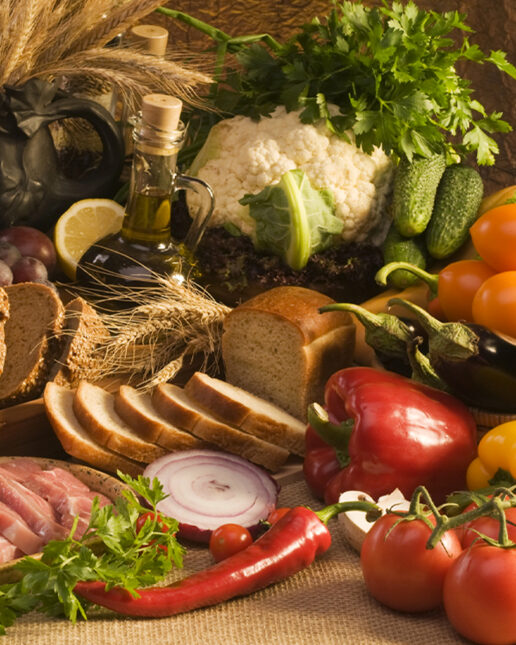 Alimentazione, benessere, dieta completa, verdura, carne, frutta, pane (depositphotos.com)