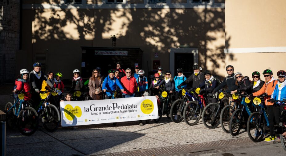 La Grande Pedalata, Trevi, ciclisti in partenza