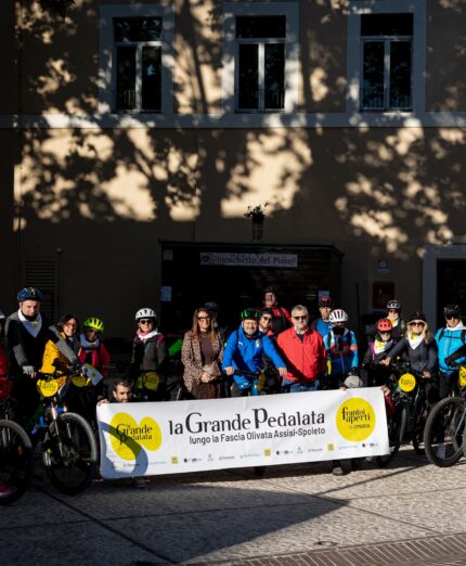 La Grande Pedalata, Trevi, ciclisti in partenza