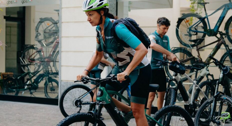 Visit Emilia, ciclista donna in e-bike