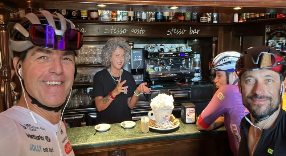 Caffe Sospeso, ciclisti al Bar Centrale di Petriolo