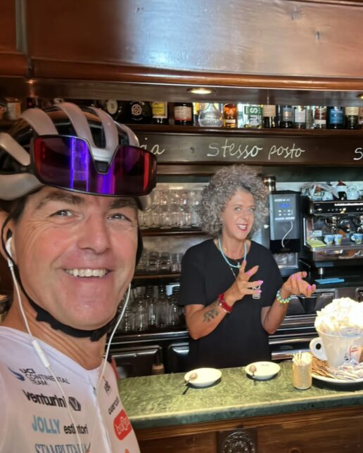 Caffe Sospeso, ciclisti al Bar Centrale di Petriolo