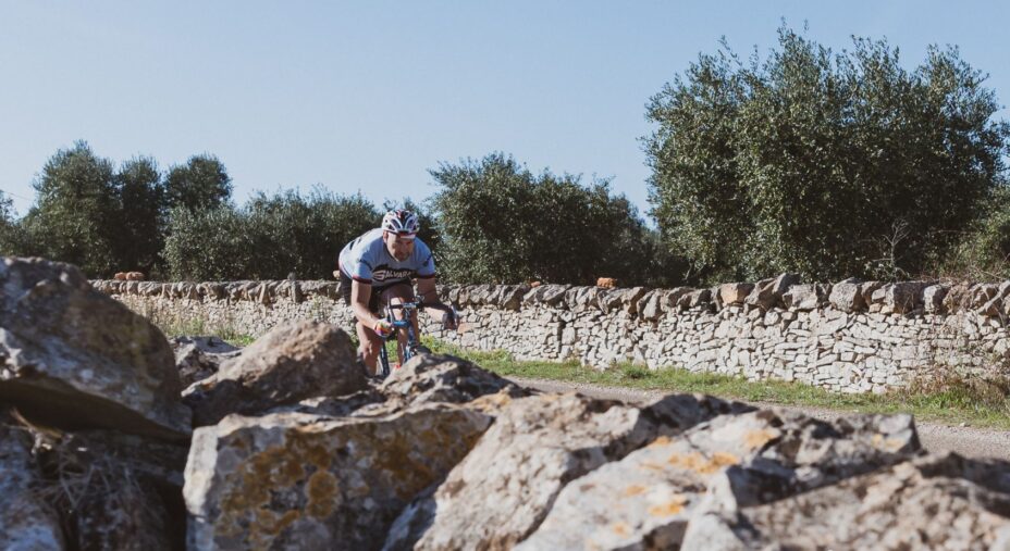 Ciclostorica Puglia, ciclista eroico tra i muretti a secco