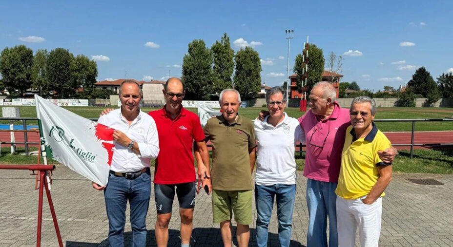 Lo staff organizzativo insieme al presidente Fci Dagnoni. Rigamonti è al centro