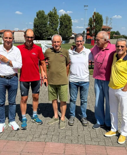 Lo staff organizzativo insieme al presidente Fci Dagnoni. Rigamonti è al centro