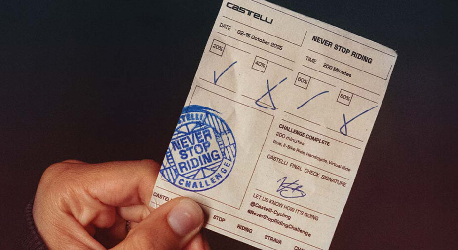 Il badge ufficiale Castelli condivisibile sui social è uno dei premi, l'altro un voucher per l'acquisto a prezzi superscontati