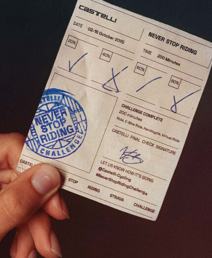 Il badge ufficiale Castelli condivisibile sui social è uno dei premi, l'altro un voucher per l'acquisto a prezzi superscontati
