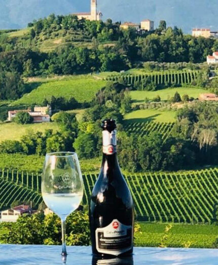 Cà del Poggio è per molti un piacevole ritrovo nel Trevigiano, dove pedalare e gustare del buon vino