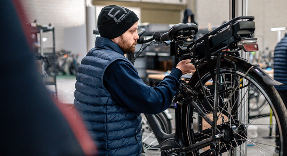 Ogni modello viene attentamente ricontrollato e lavorato, per essere reintrodotto sul mercato quasi nuovo