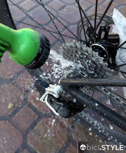 Il detergente spray pratico e funzionale è Pulitel di Spryke