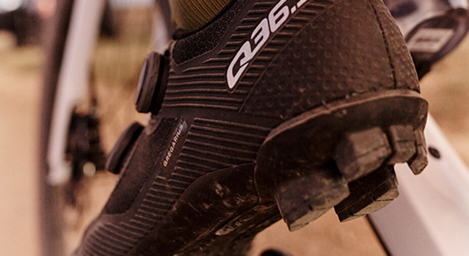 Gregarius Adventure, le nuove calzature off-road di Q36.5. Senza estremizzazioni, tanto comfort, senza perdere di vista la termoregolazione