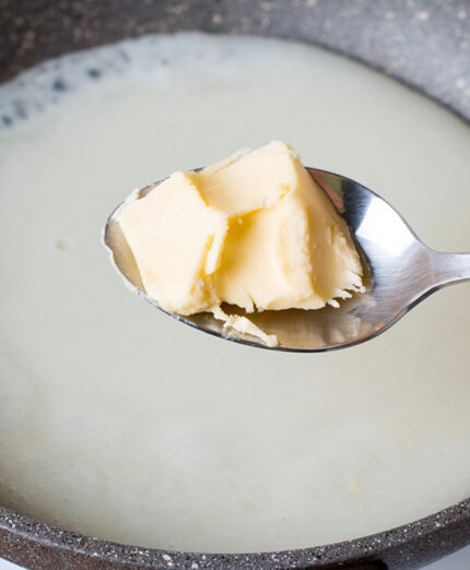 Besciamella, salsa, alimentazione, inverno burro, latte, farina (depositphotos.com)