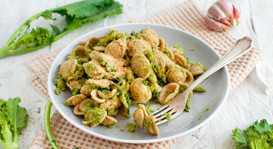 Le orecchiette con le cime di rapa sono un pezzo forte della cucina pugliese (depositphotos.com)