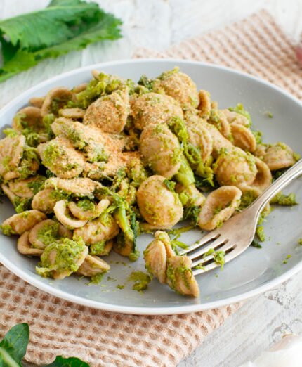Le orecchiette con le cimae di rapa è un pezzo forte della cucina pugliese (depositphotos.com)