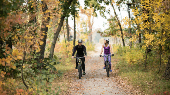 Pedalare, bici, autunno (Depositphotos.com)