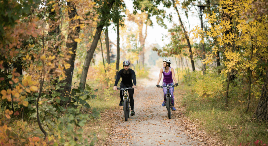Pedalare, bici, autunno (Depositphotos.com)