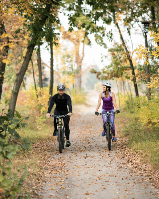 Pedalare, bici, autunno (Depositphotos.com)