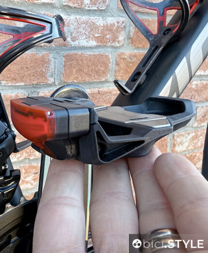 La sicurezza e la visibilità del ciclista passano anche dai pedali