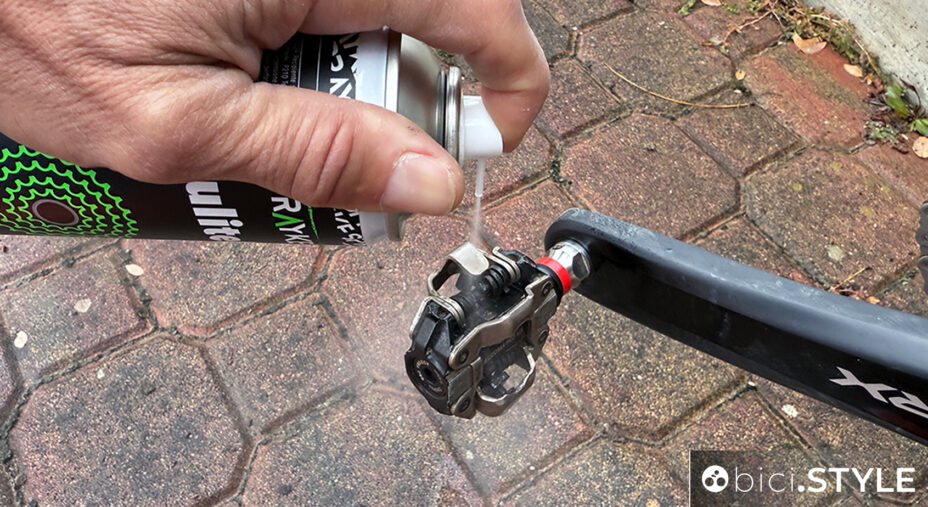 Il detergente spray pratico e funzionale è Pulitel di Spryke