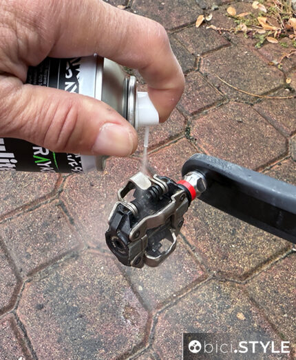 Il detergente spray pratico e funzionale è Pulitel di Spryke