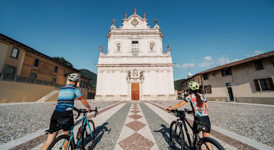 Ciclovia dei Colli e del Brembo, Chiesa Prepositurale di San Pietro a Sorisole, nella provincia di Bergamo