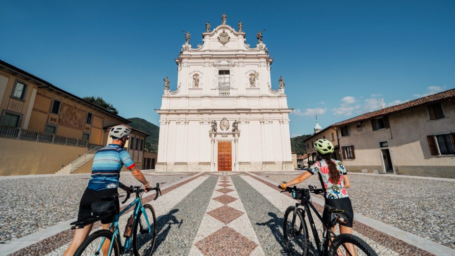 Ciclovia dei Colli e del Brembo, Chiesa Prepositurale di San Pietro a Sorisole, nella provincia di Bergamo