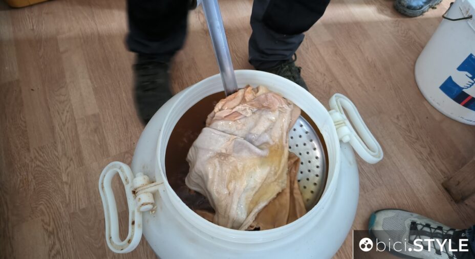 Ciclovie della Transumanza in Abruzzo, caglio suino per il Pecorino di Farindola