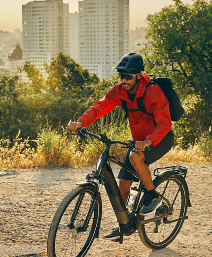 Le bici a pedalata assistita guadagnano sempre più spazio, grazie anche ai benefici in termini di salute