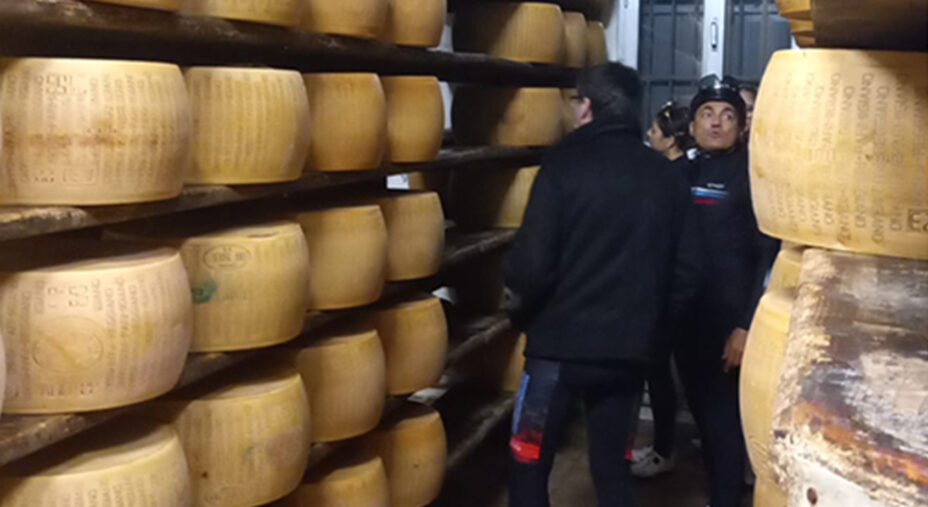 Tra gli itinerari promossi dal progetto di Salsomaggiore non può mancare una sosta in un caseificio di Parmigiano-Reggiano