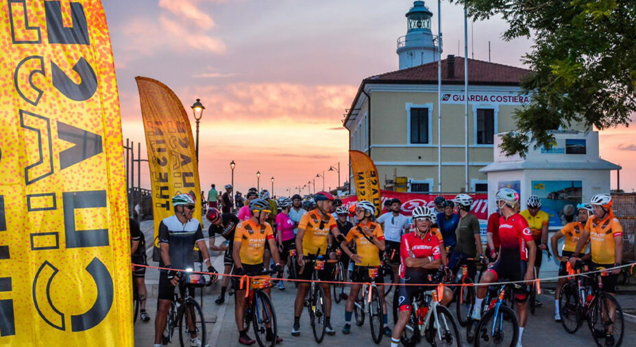 Un giorno d’inizio estate, inseguendo il sole, ma sui pedali…