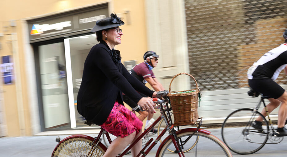 Tanti personaggi caratteristici presenti, anche delle eponime di Mary Poppins... (foto Rubino)