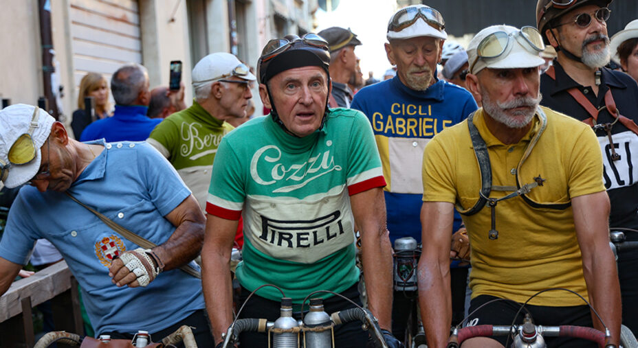 La Francescana si caratterizza per bici d'epoca ma anche perm l'abbigliamento vintage di chi partecipa (foto Rubino)