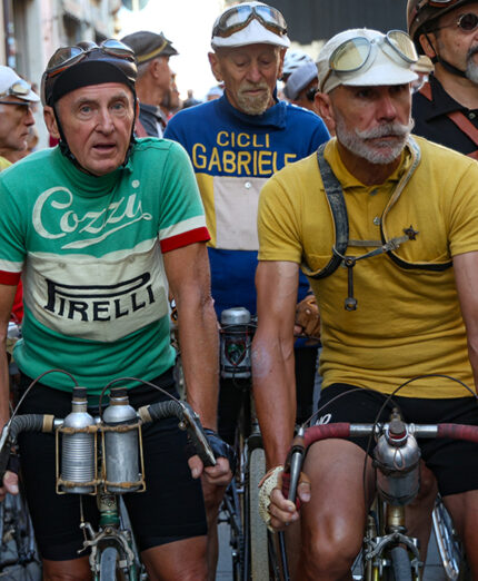 La Francescana si caratterizza per bici d'epoca ma anche perm l'abbigliamento vintage di chi partecipa (foto Rubino)