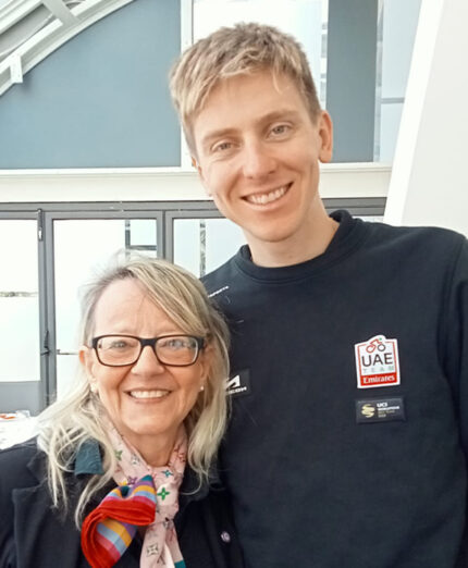 Kelly Gerla insieme a Tadej Pogacar, ospite dell'Hotel con tutta la sua squadra