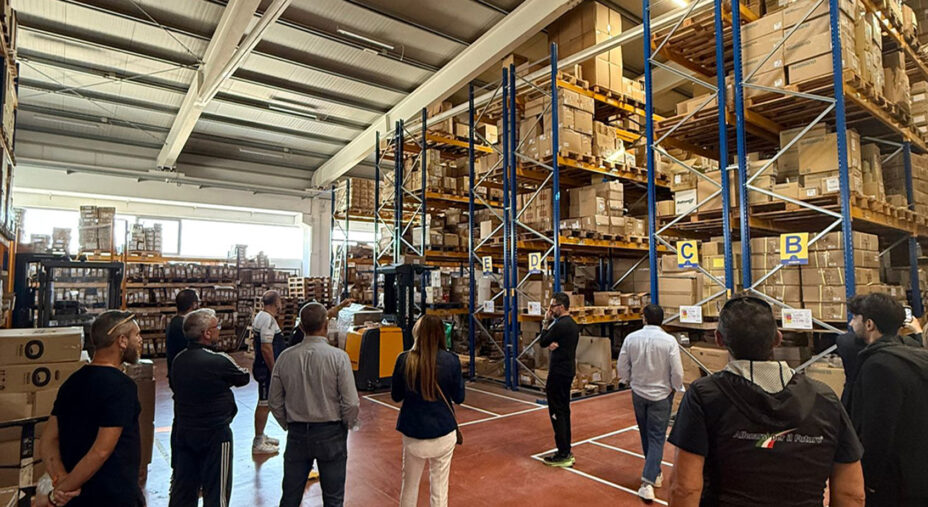 La giornata è iniziata con un tour dell'azienda, guardando da vicino tutto il processo produttivo