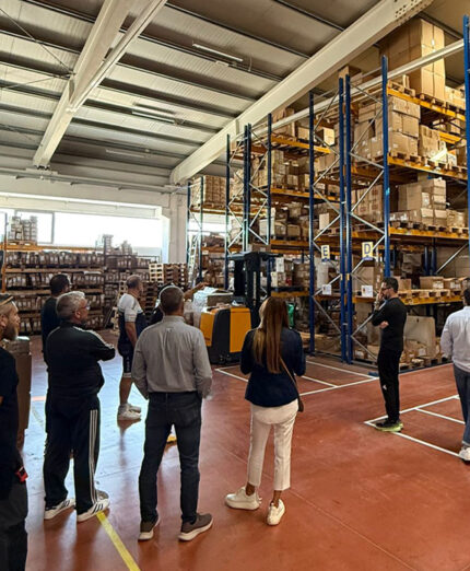 La giornata è iniziata con un tour dell'azienda, guardando da vicino tutto il processo produttivo