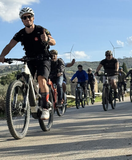 Successivamente una bellissima pedalata nel territorio ericino, passando per borghi magici
