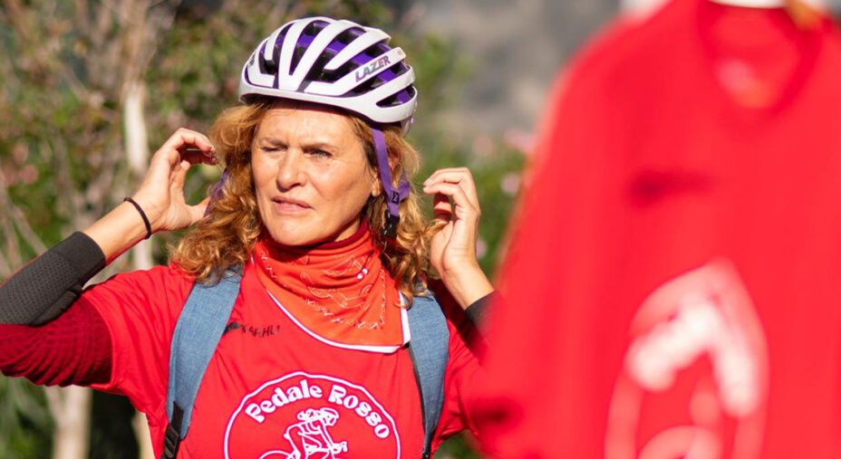 Marianella Bargilli, che ha creato l'Associazione Pedale Rosso con il suo compagno Paolo Bettini