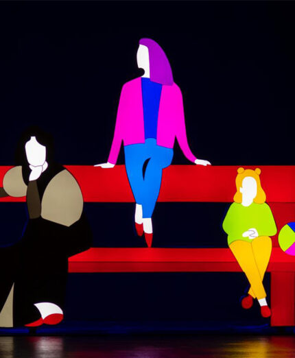 La panchina rossa, installazione artistica intitolata "L'Attesa" del Maestro Marco Lodola