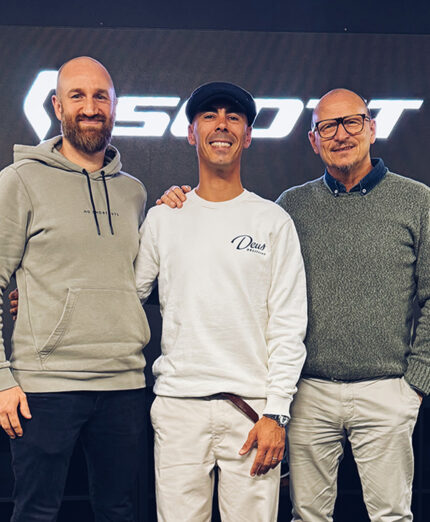 Il rapporto fra la Scott e Marco Aurelio Fontana (al centro) si prolunga per un nuovo biennio