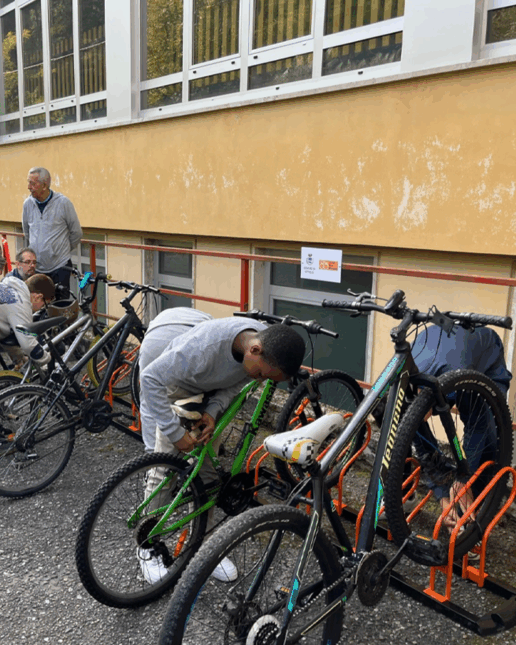 Cittiglio, iniziativa, rastrelliere per la scuola secondaria