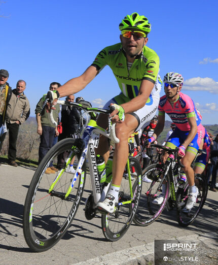 Da questa foto del 2013 si nota invece come la parte posteriore del piede di Moser fosse ruotata verso l'interno