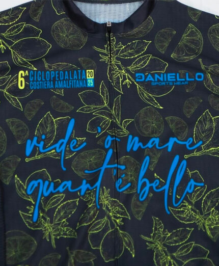 Questa la maglia della ciclopedalata della Costiera Amalfitana