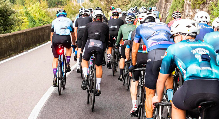 Un gruppo di 300 cicloturisti ha partecipato alla pedalata con Garzelli