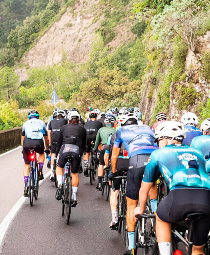 Un gruppo di 300 cicloturisti ha partecipato alla pedalata con Garzelli