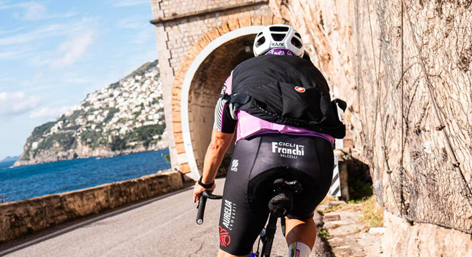 La strada è stretta, piena di curve e con qualche galleria. Occhi aperti, anche ora che il traffico è ridotto